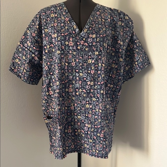 Floral Patterned V-Neck Scrub Top - Picture 1 of 3